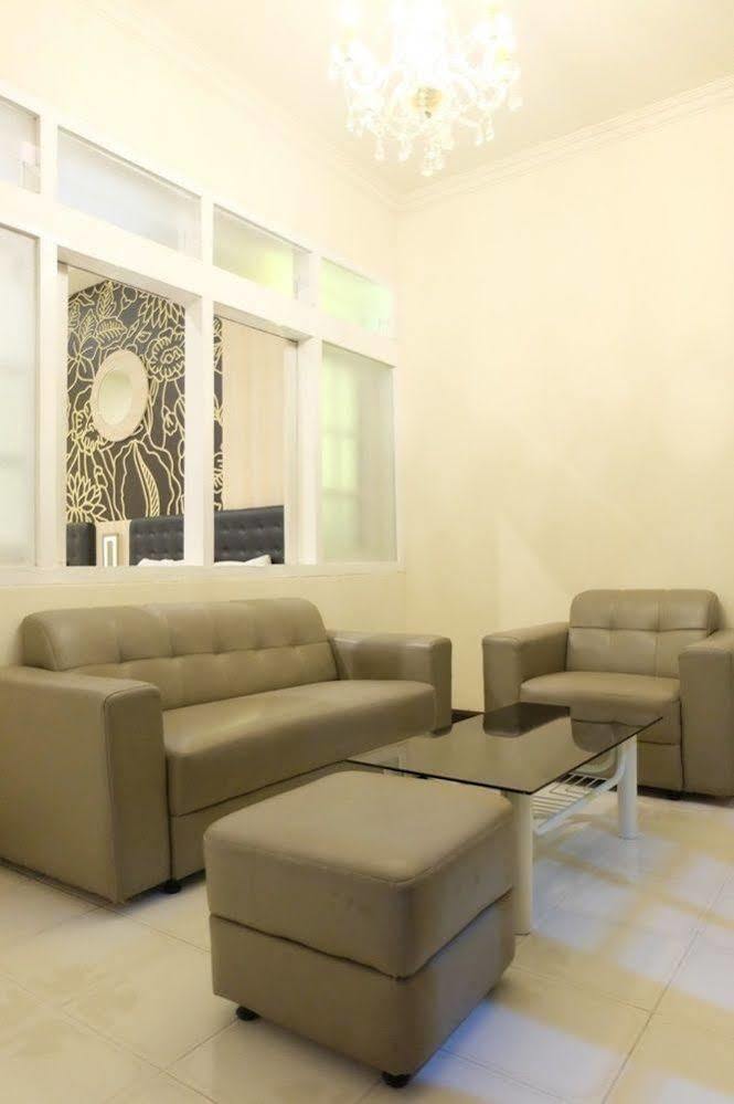 Hotel Indah Palace Tawangmangu Kültér fotó