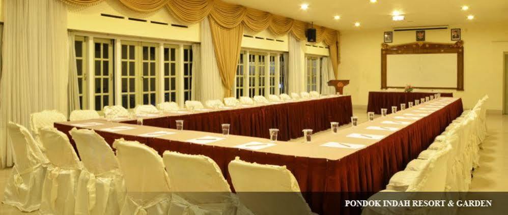 Hotel Indah Palace Tawangmangu Kültér fotó